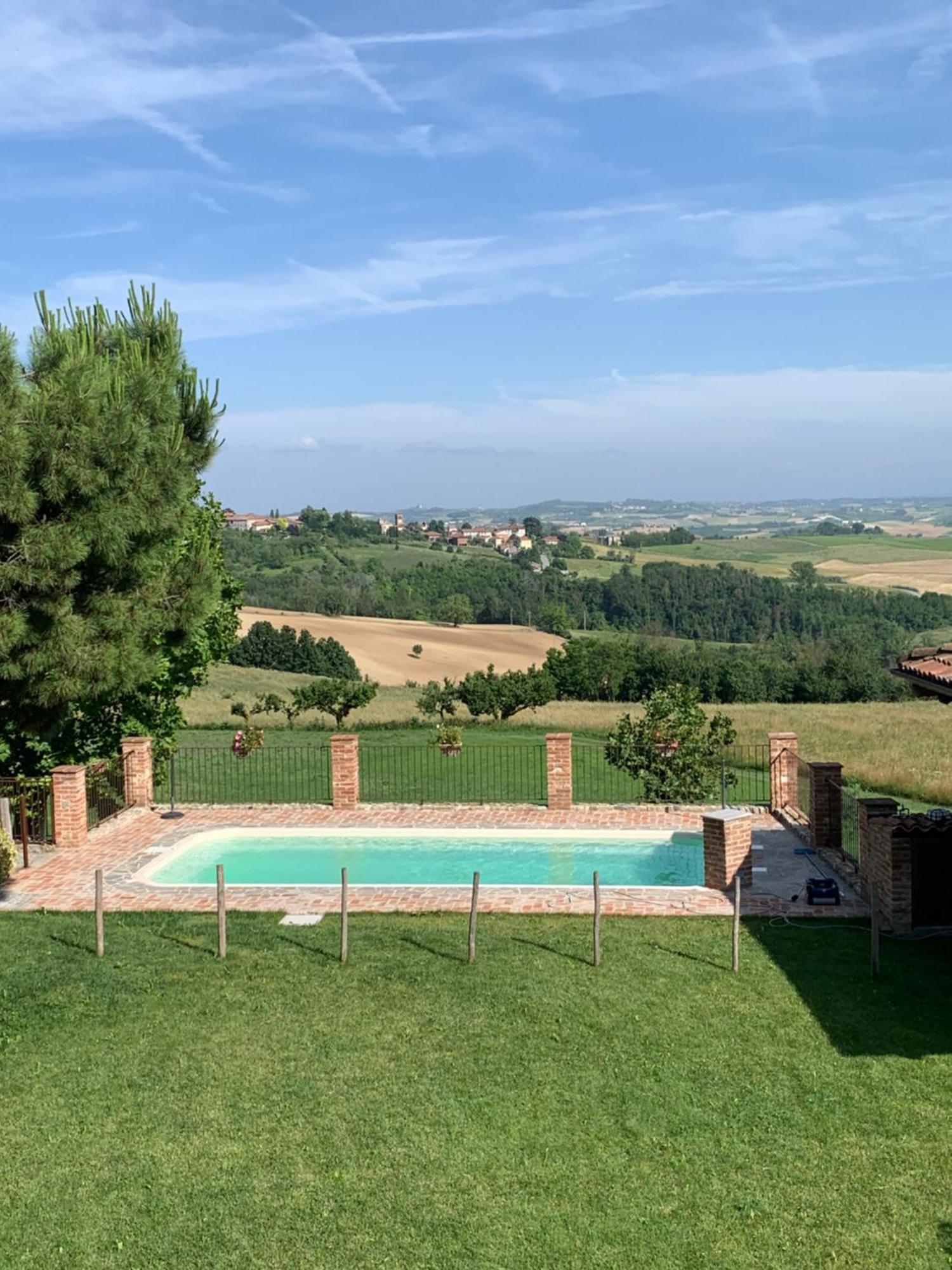 Azienda Agricola Garoglio Davide Alfiano Natta Bagian luar foto